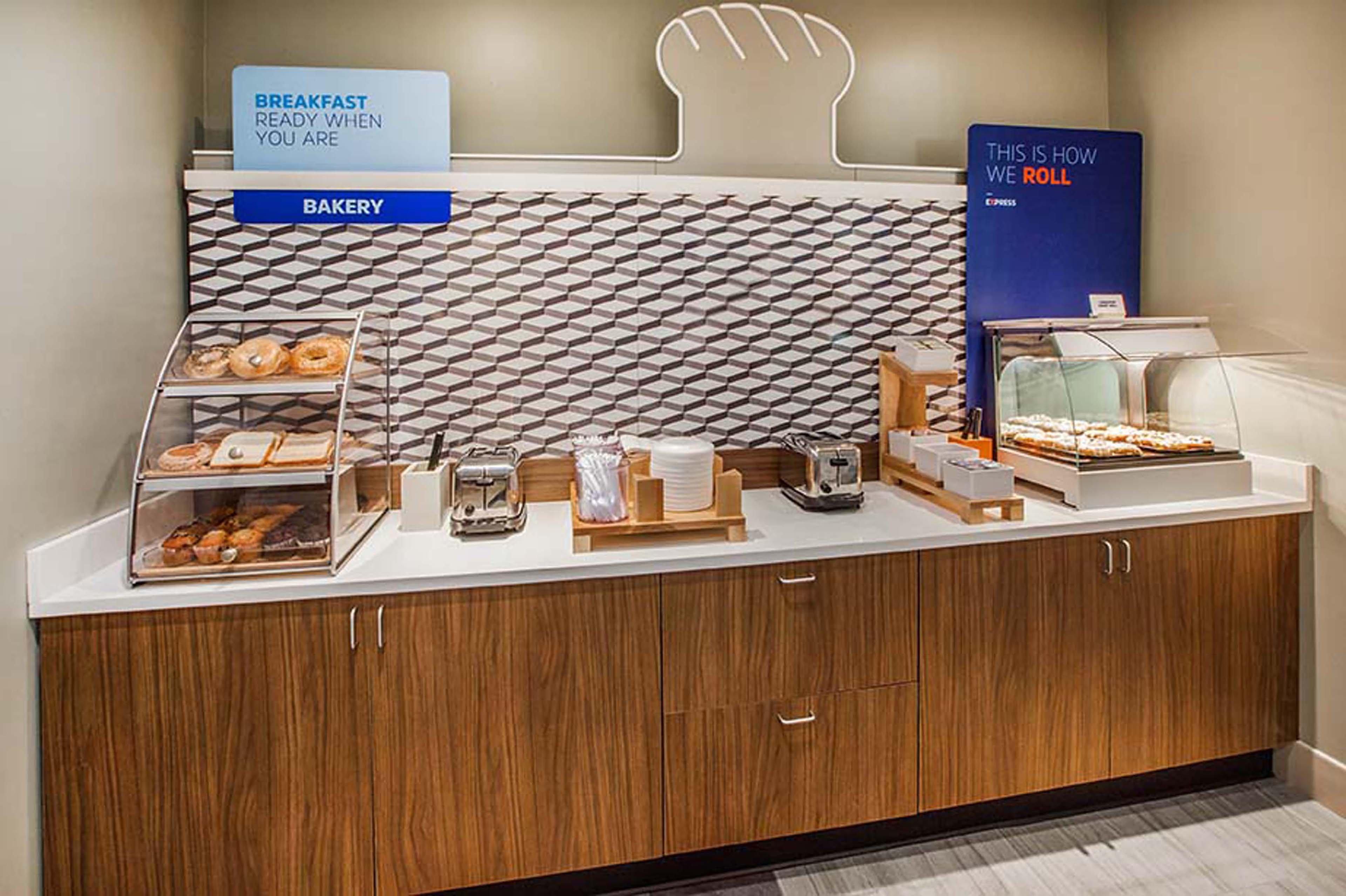 Holiday Inn Express & Suites - Forest Hill - Ft. Worth Se Екстериор снимка